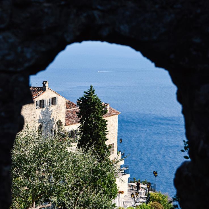 Family terraces and cafés for calm evenings in London